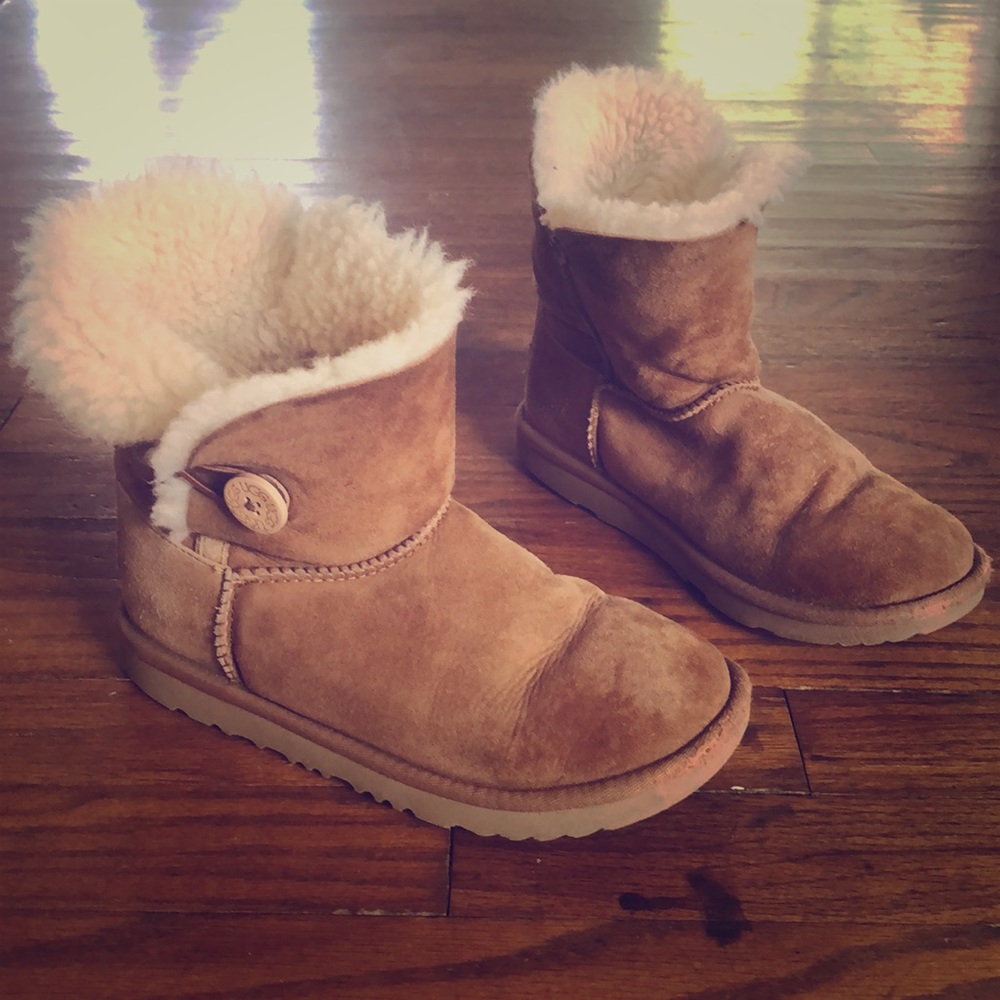 Kids/women’s UGG boots. Gently worn. Size 4 USA.